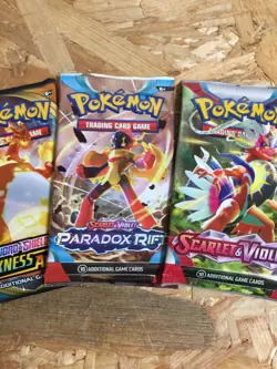 Pokemon: 4 Booster Bundle Vivid voltage, Darkness Ablaze, Paradox Rift, Scarlett - Image 4
