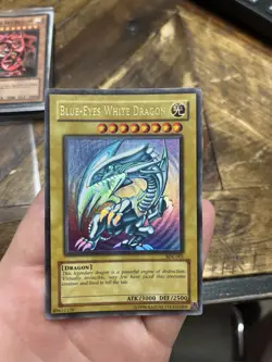 Blue-Eyes White Dragon Ultra Rare SDK-001 Lightly Played - Image 1