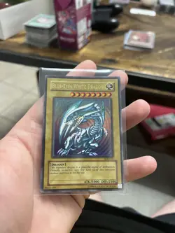 Blue-Eyes White Dragon Ultra Rare SDK-001 Lightly Played - Image 3