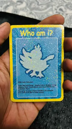 FARFETCH’D WHO AM IU FARFETCH’D MEOWTH MAGIKARP POKEMON FUNSKOOL HOLO RARE 2004 - Image 1