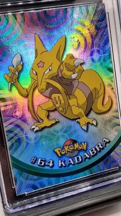 Kadabra - Pokemon Topps Series 1 First Print/Rainbow Foil Near Mint+ (CGC 7.5) - Image 2