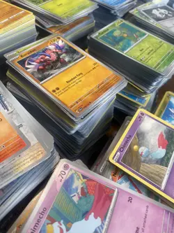 ⚡500 Pokemon Bulk Lot Commons Uncommons & Rares + 25 Holographic Cards ⚡ - Image 1