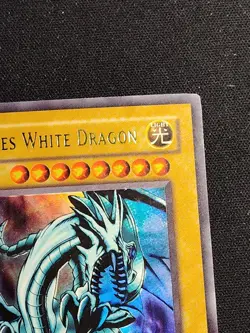 Blue Eyes White Dragon LOB-001 Ultra Rare Vintage Yu-Gi-Oh Card Played LP - Image 3