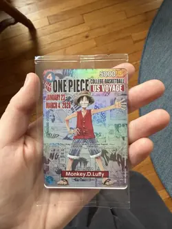 IN HAND MINT CONDITION UNOPENED One Piece College Basketball US VOYAGE card - Image 1