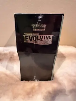 Pokemon TCG Evolving Skies Elite Trainer Box Sword and Shield, Sealed Small Tear - Image 2