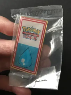 2 X Pokemon Pin Badge Gym League Wizards 2000 Kanto Region Original Indigo NEW - Image 3