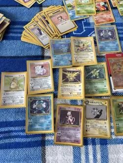 Lot of 36 Holos + Pokemon Cards - Charizard Blastoise Venusaur Vintage Fossil - Image 3
