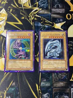 Yu-Gi-Oh! Blue-Eyes White Dragon (MP) DDS-001 + Dark Magician DDS-002 (DMG) Lot - Image 1