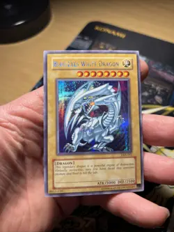 Yu-Gi-Oh! Blue-Eyes White Dragon (MP) DDS-001 + Dark Magician DDS-002 (DMG) Lot - Image 2