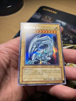 Yu-Gi-Oh! Blue-Eyes White Dragon (MP) DDS-001 + Dark Magician DDS-002 (DMG) Lot - Image 3