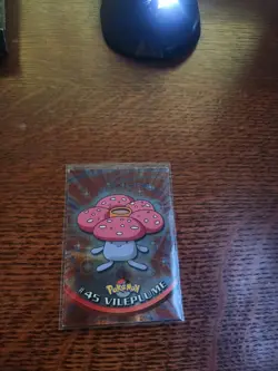 Vileplume #45 Pokemon Topps 1999 TV Animation Series 1 Foil (Small Crease) - Image 1