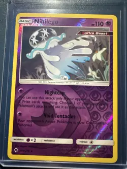 2018 POKEMON SUN & MOON LOST THUNDER 106 NIHILEGO-REVERSE FOIL - Image 1