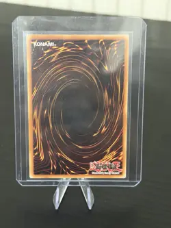 Blue-Eyes White Dragon LCKC-EN001 (Version 2) Ultra Rare Yugioh SDK Art - Image 2