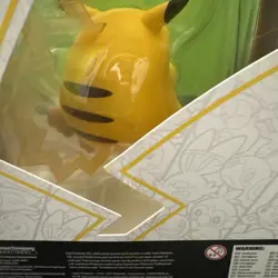 Pokemon TCG Pikachu Vmax Celebrations Premium Figure Collection 820650809408 - Image 5