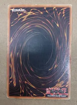 Dunkler Magier SDY-G005 Ultra-Rare YU-GI-OH Karte Played - Image 2