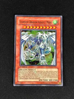 YUGIOH STARDUST DRAGON/ ASSAULT MODE DP09-EN001 1ST SUPER HP/CREASES - Image 1