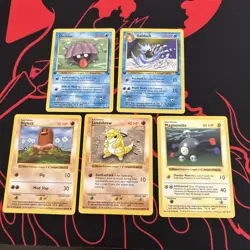 Pokemon Vintage 5 Card Lot: 1st Edition & Base Set Shadowless Played - Image 1