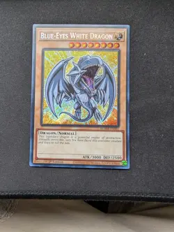Blue-Eyes White Dragon BLMM-EN001 Battles of Legend: Monster Mayhem 1st Edition - Image 1