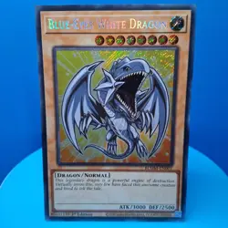 Blue-Eyes White Dragon BLMM-EN001 Battles of Legend: Monster Mayhem 1st Edition - Image 1