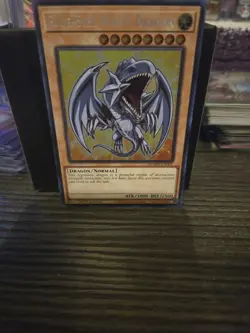 Blue-Eyes White Dragon BLMM-EN001 Battles of Legend: Monster Mayhem 1st Edition - Image 3