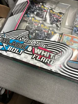 Pokemon TCG Black Bolt White Flare Unova Heavy Hitters Premium Collection - Image 3