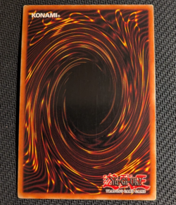 Yugioh Dark Magician LOB-005 Ultra Rare WAVY! - Image 2