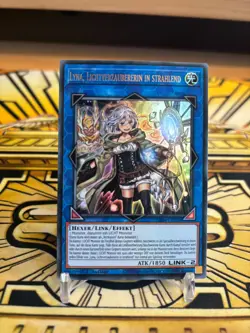 Yugioh Lyna Lichtverzaubererin in Strahlend Ultra Rare RA04-DE081 - Image 1
