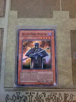 YUGIOH SKILLED DARK MAGICIAN MFC-065 SUPER UNLIMITED ED LP 1996 - Image 1