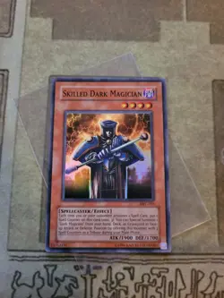 YUGIOH SKILLED DARK MAGICIAN MFC-065 SUPER UNLIMITED ED LP 1996 - Image 2