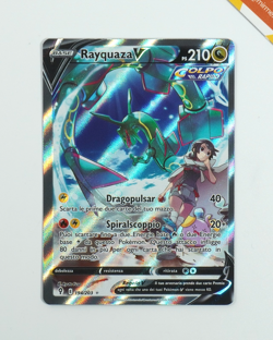 Pokemon Rayquaza V 194/203 Spada & Scudo Evoluzioni Eteree Italiano Full Art - Image 1