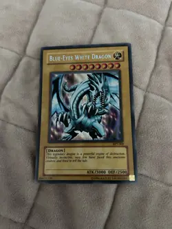 Yu-Gi-Oh Blue-Eyes White Dragon Holographic Foil Mint Condition - Image 1