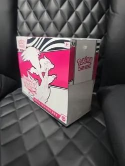 Pokemon TCG Scarlet and Violet White Flare Elite Trainer Box - Image 3