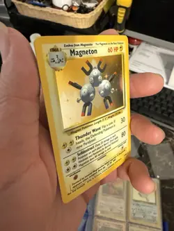 Base Set Pokemon TCG Magneton 9/102 holo VLP - Image 3