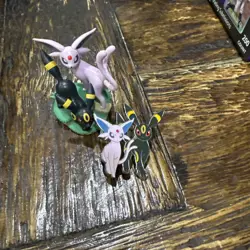 Pokemon TCG - Prismatic Evolutions Figure Collection, Pin and Figurine - Image 1