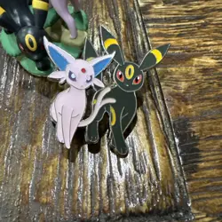 Pokemon TCG - Prismatic Evolutions Figure Collection, Pin and Figurine - Image 2