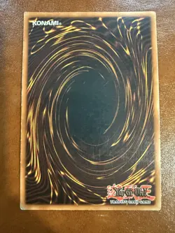 Blue-Eyes White Dragon Ultra Rare SDK-001 Lightly Played - Image 2