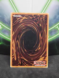 Yugioh Dark Magician MVP1-ENGV3 Gold Secret Rare Limited Edition NM - Image 2