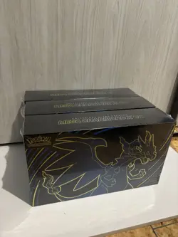 Pokemon Fiamme Spettrali Collezione Ultra Premium UPC - ITA (2 Disponibili ) - Image 1