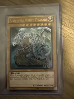 YuGiOh Blue-Eyes White Dragon YSKR-EN001 Ultimate Rare Unlimited (NM) - Image 1