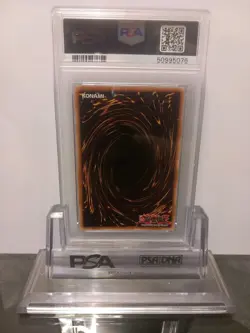 Yugioh Blue Eyes White Dragon JUMP-EN068 Graded PSA 8 Ultra Rare Promo 2014 - Image 2