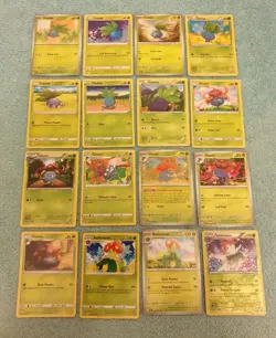 ODDISH, GLOOM, & BELLOSSOM BUNDLE OF POKEMON CARDS - Image 1