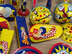 Huge Vintage Lot 26 Tin Toy Noise Maker Clacker Kirchhof Life Of The Party Metal - Image 5
