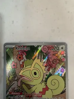 2024 POKEMON SSP EN-SURGING SPARKS 213 KECLEON ILLUSTRATION RARE - Image 2