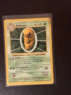 Kakuna Shadowless 33/102 - Base Set - Uncommon Pokemon Card - LP(Lightly Played) - Image 1
