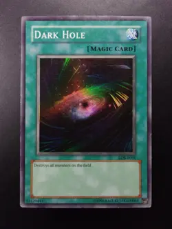 YUGIOH 2002 | DARK HOLE | LOB-E041 | OLD PRINT (MAGIC) | VG - EXCELLENT - Image 1