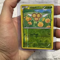Pokemon - Combee - 4/135 - Common - Reverse Holo BW Plasma Storm NM Near Mint - Image 1