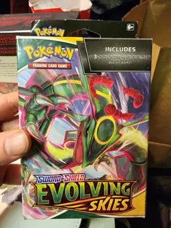 Sealed 3 Pack Evolving Skies Hanger Box Pokemon TCG Sword & Shield booster 820650851551 - Image 1