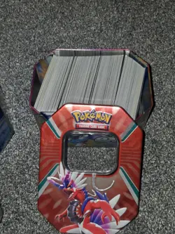 2 small and 2 big tins FULL of pokemon cards. Over 800 cards. Random. Job lot. - Image 3