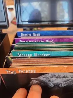 Weird N Wild Creatures cards Approx 900, 2 Boxes, 6 Trading Card Decks 300 (Est) - Image 4