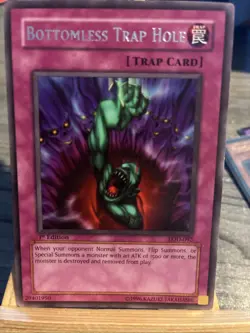 Yu-gi-oh! Bottomless Trap Hole LOD-092 1st Edition - Image 2